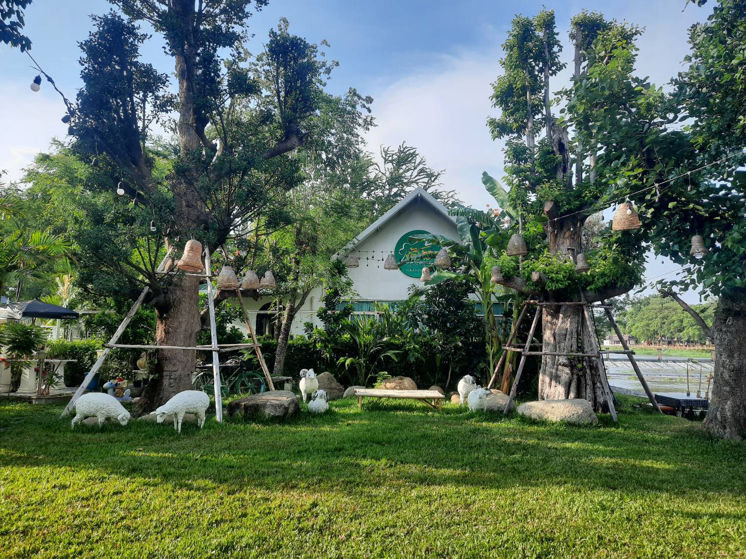 NAMTHOENG CAFE น้ำโท้ง คาเฟ่