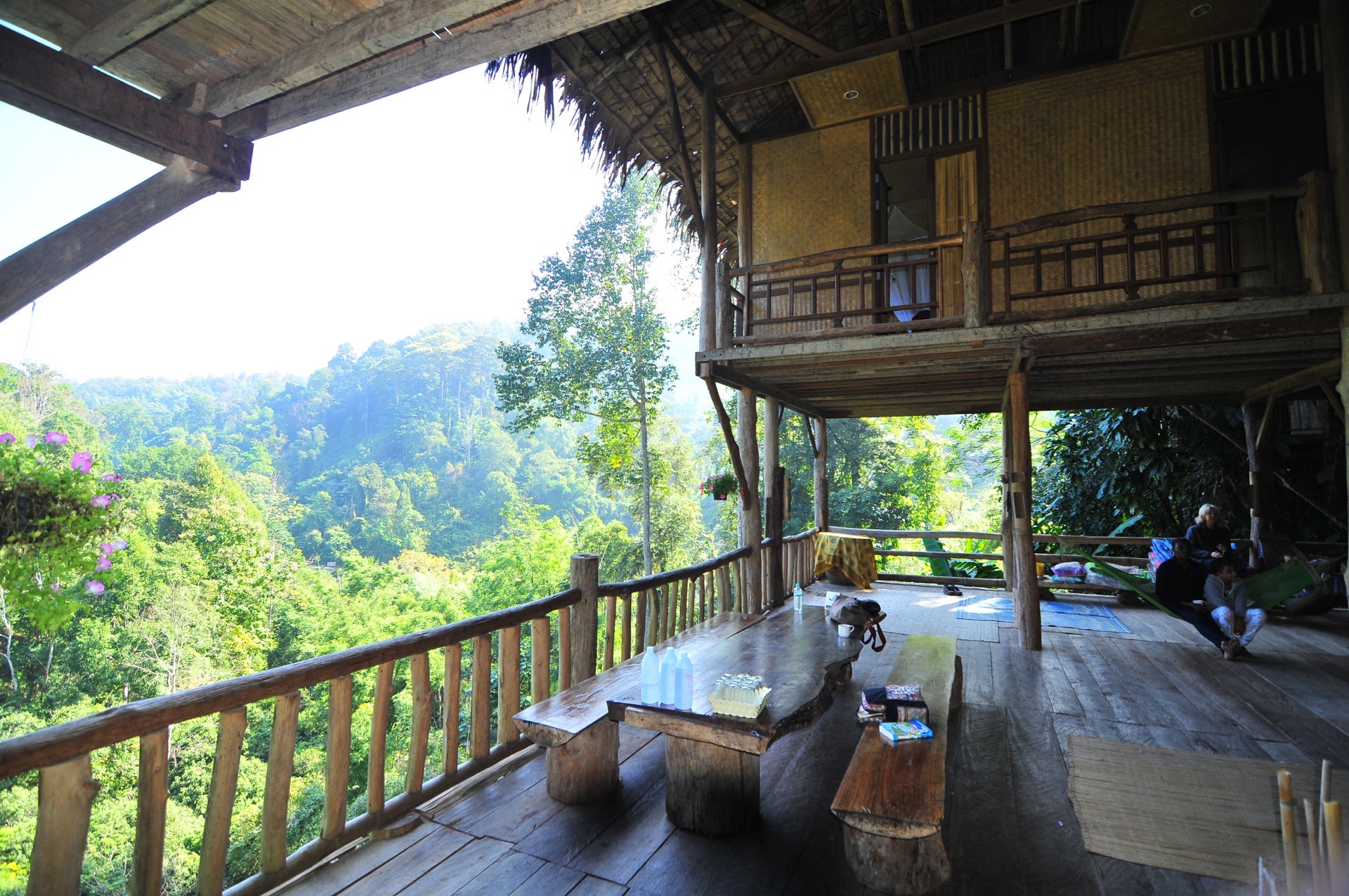 TREE HOUSE HIDEAWAY