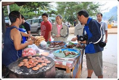 คาราวานท่องเที่ยวทางรถยนต์ 