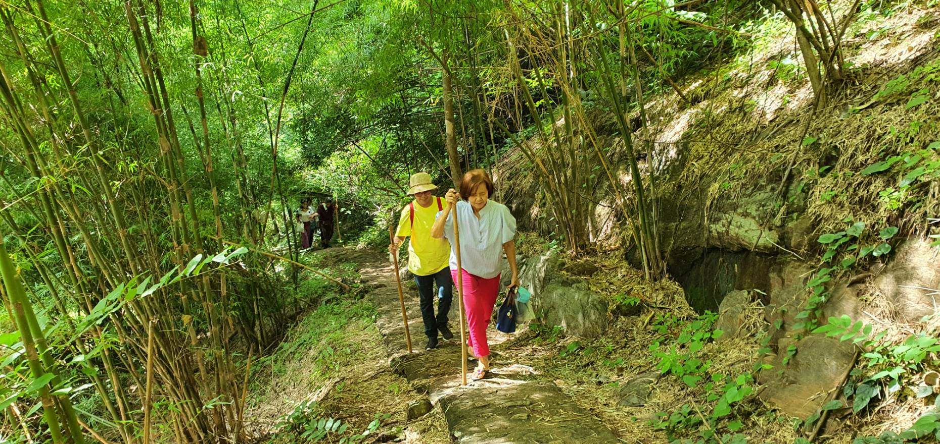 โปรแกรมทัวร์ดีดี นนทบุรี-ชัยนาท-อุทัยธานีโปรแกรมท่องเที่ยว จ.อุทัยธานี