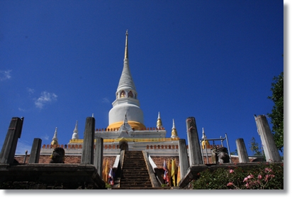 แห่ผ้าขึ้นธาตุเมืองคอน