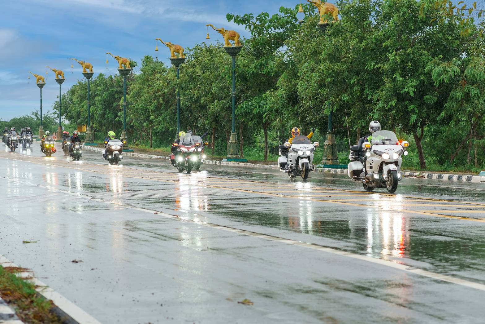 ไหว้พระเมืองสิงห์-ทอง เมืองรองที่น่าลอง