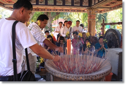แห่ผ้าขึ้นธาตุเมืองคอน
