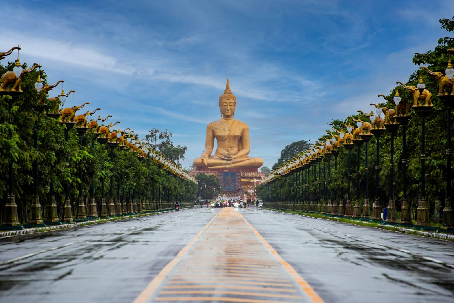 ไหว้พระเมืองสิงห์-ทอง เมืองรองที่น่าลอง